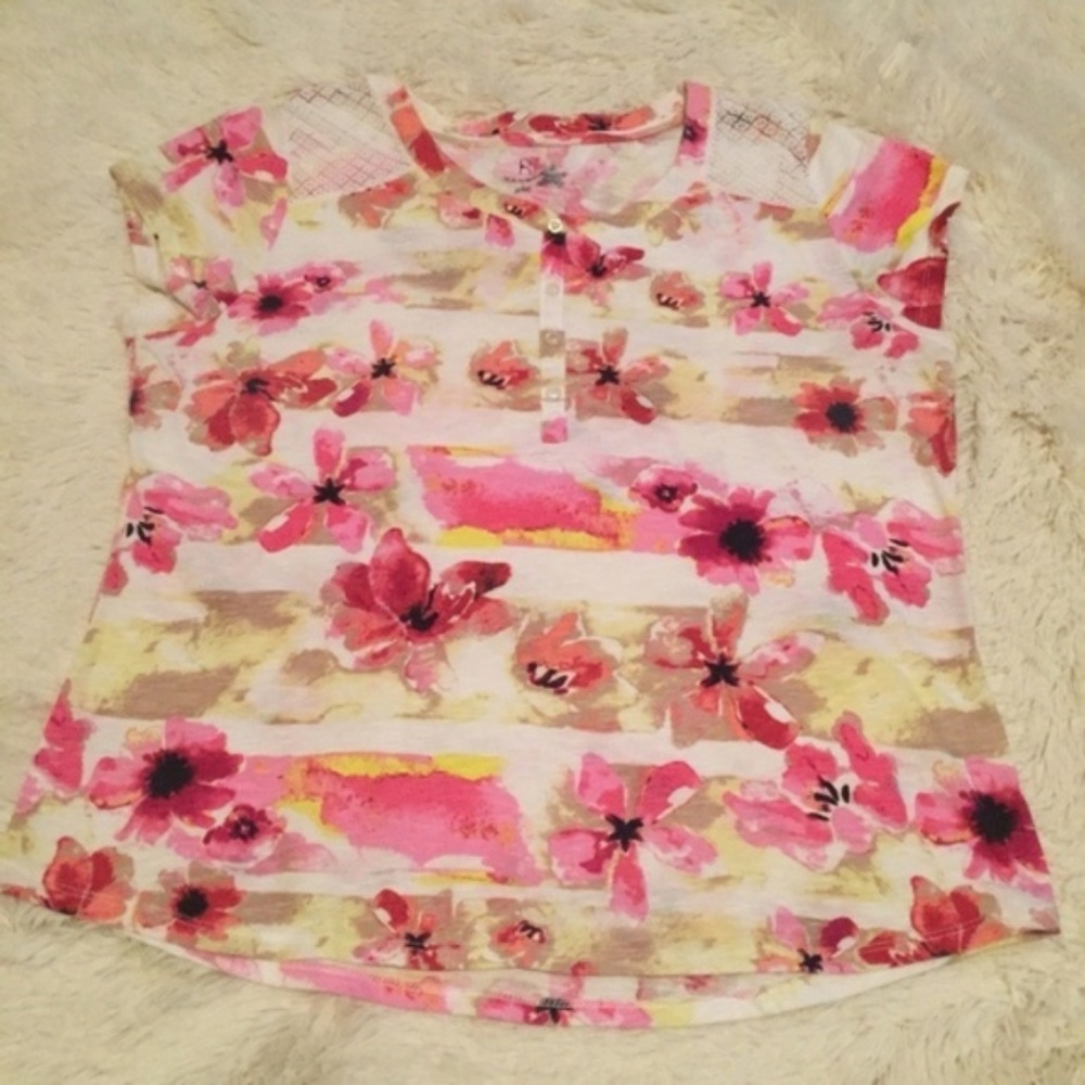 HANNAH Henley Floral Crochet Cap Sleeve Top